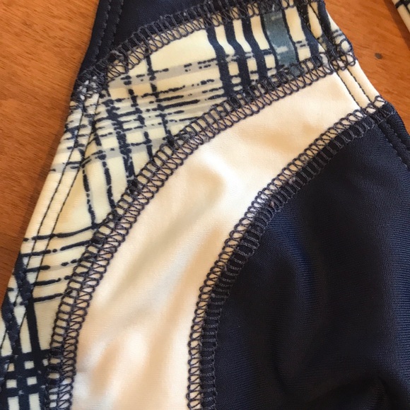 Hurley Bikini - Picture 7 of 8